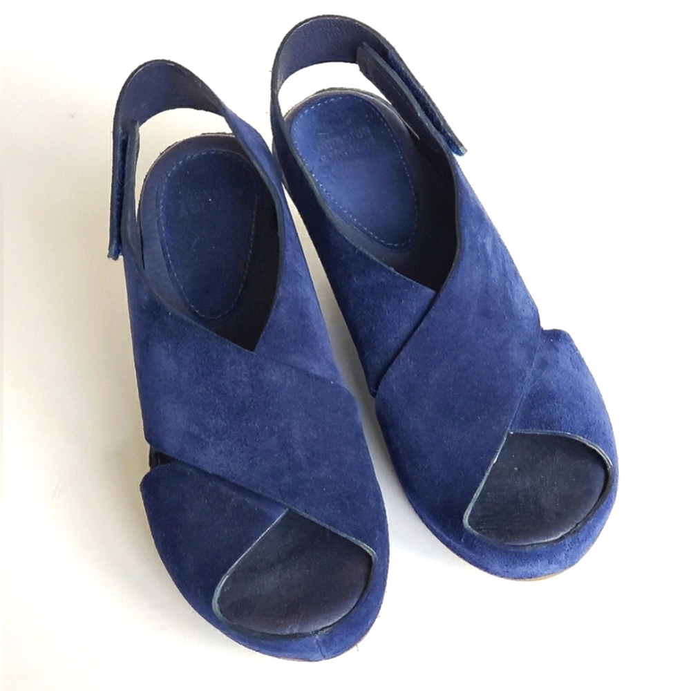 Johnston & Murphy Women's Size 8.5 Blue Suede Tori Wedge Sandals